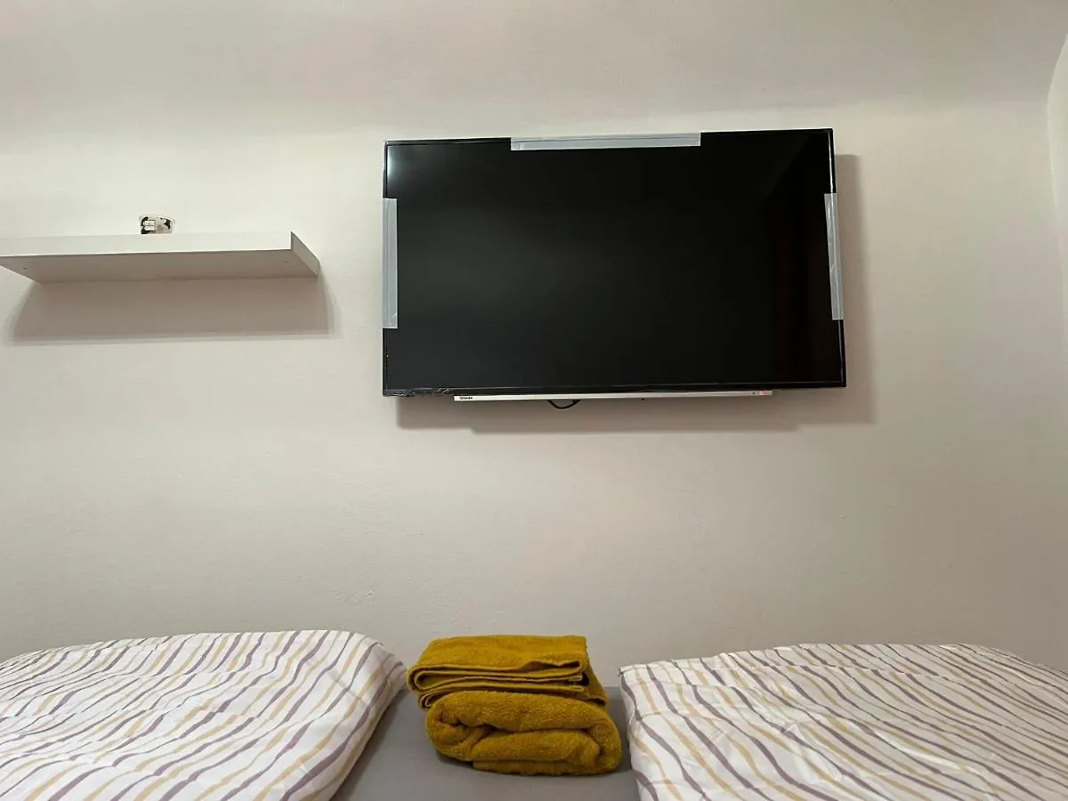 Breathtaking Villa Near Danube River /W Garden And Parking Vienna Austria
