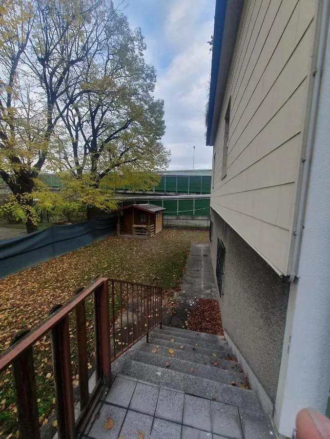 Breathtaking Villa Near Danube River /W Garden And Parking Vienna Austria