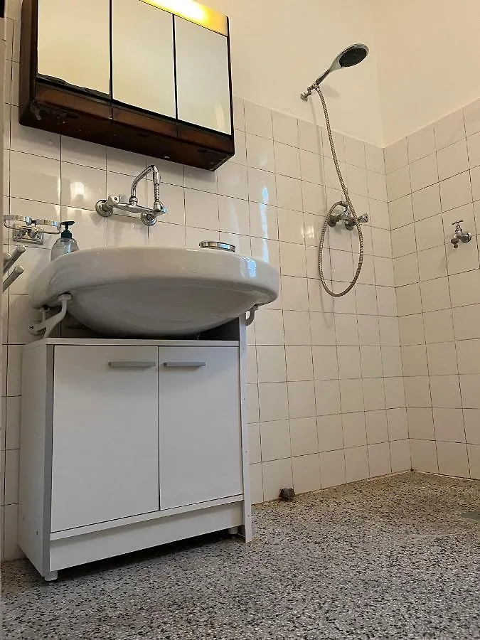 Breathtaking Villa Near Danube River /W Garden And Parking Vienna 0*,