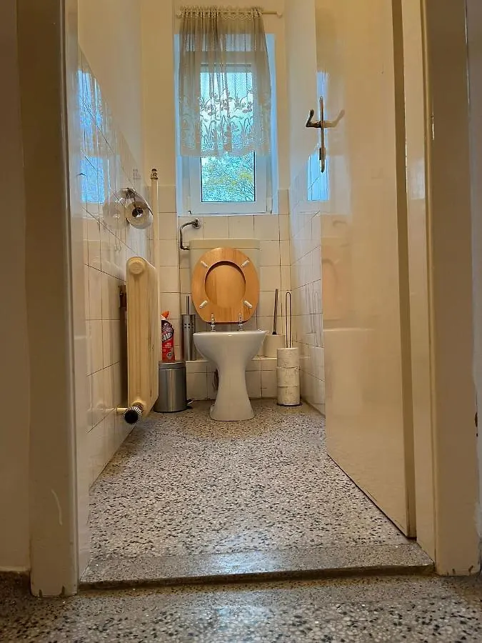 Breathtaking Villa Near Danube River /W Garden And Parking Vienna Austria